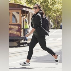 Athleta Stellar Cropped pants in black M Tall